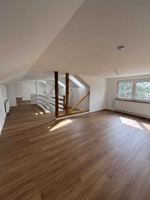 Attraktive Dachgeschosswohnung in Dortmund-Körne! Renoviert und ab sofort bezugsfertig.