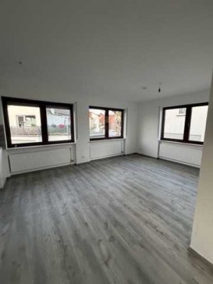 2 sanierte Wohnungen mit Einbauküche und einem großem Balkon