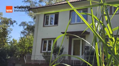 Haus mit Garten und Wiese in sonniger Lage