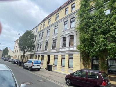 helle 2-Zimmer-Wohnung mit Balkon