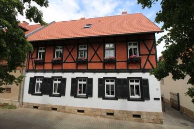 Hochwertig zum luxuriösen Einfamilienhaus umgebaut, mit Einliegerwohnung im Dachgeschoss !