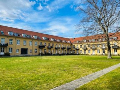 Werthaltige und sehr schöne Eigentumswohnung in Kladow! Terrasse, Parkett, Stellplatz