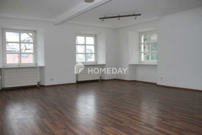 Großzügige Familienwohnung mit 4 Zimmern und Garage in Maxhütte-Haidhof