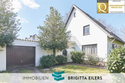 OHNE Käuferprovision: Großes Einfamilienhaus mit reizvollem Terrassenhof & Garage in zentraler Lage