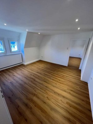 frisch renovierte 2-Zimmer Wohnung in zentraler Stadtlage
