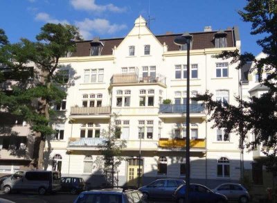Charmante Altbauwohnung mit sonnigem Balkon (Blick ins Grüne) im 3. OG – bald bezugsfrei