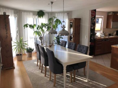 Wunderschöne und gemütliche 3-Zimmer Wohnung mit geh. Innenausstattung mit Loggia, Garten und EBK