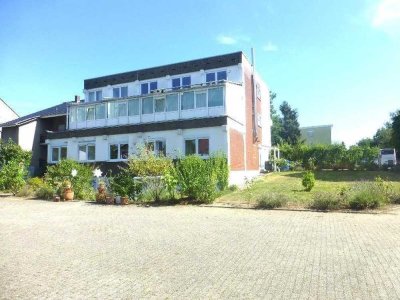 Wohnen o. Gewerbe: Pflege.- Altersheim, Betreutes Wohn.