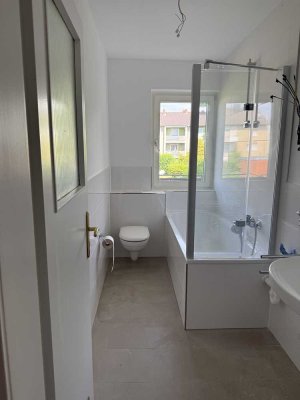 ERSTBEZUG NACH MODERNISIERUNG,  helle 2-Zimmer-Wohnung mit Balkon in sehr guter Lage von Duisdorf