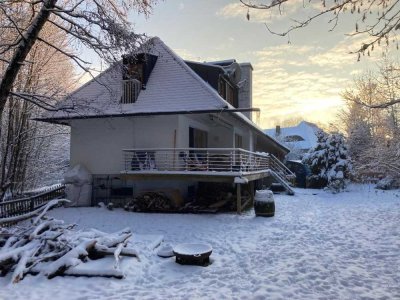 Freistehende Doppelhaushälfte  mit idyllischem & privatem Garten - 4,5 Zimmer Oberhaching
