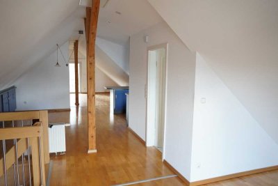 Moderne 2-Zimmer-Loftwohnung mit Einbauküche, Home-Office - teilmöbliert