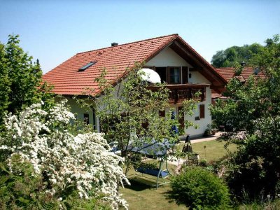 Gemütliche 3-Zimmer-Dachgeschosswohnung mit Balkon und EBK in Rattenkirchen