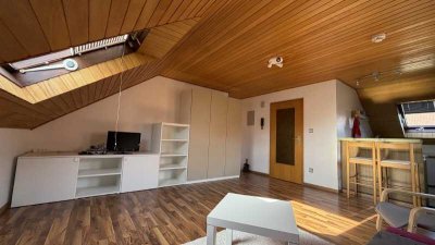 Möbliertes Dachgeschoss Apartment  1Zi Küche Bad 3 Min. zu Fuss von UNI