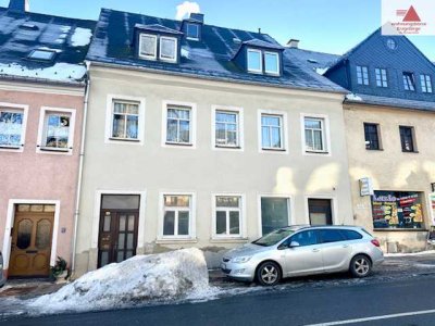 Reihenmittelhaus in zentraler Lage von Schlettau im Erzgebirge - Als Einfamilienhaus mit Gewerbe.