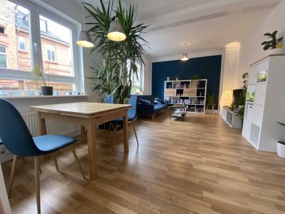 3-Zimmer-Hochparterre-Wohnung mit Terrasse und Einbauküche in Kastel