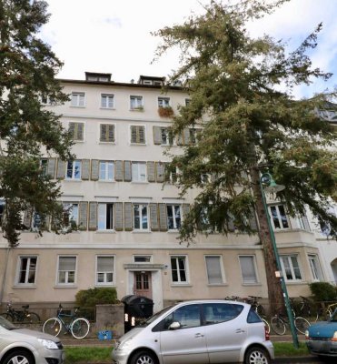 Geräumige 2-Zimmer-Dachgeschosswohnung!