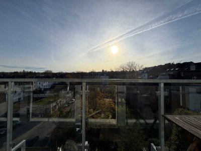 Frisch sanierte 1 Zimmer DG Wohnung mit EBK & Balkon - Mitten in Burtscheid