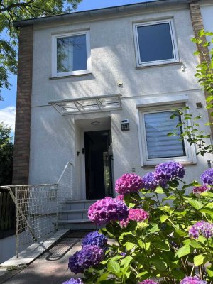 Exklusives, voll möbliertes 5-Zimmer-Reihenhaus mit Terrasse in Hamburg-Langenhorn