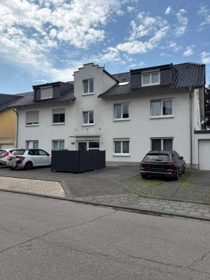 Stilvolle 3-Zimmer-EG-Wohnung mit Terrasse und Einbauküche in Weilerswist