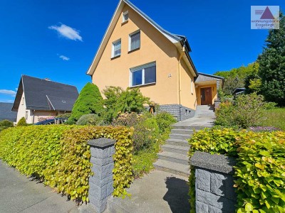 Wohnen mit Blick auf Aue - Einfamilienhaus mit Garage und Terrasse am Zeller Berg