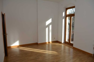 Charmante Wohnung mit Balkon und Außenstellplatz in Dresden-Großzschachwitz