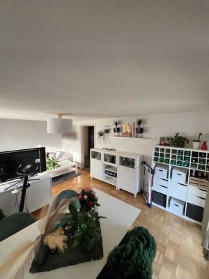 Stilvolle, modernisierte 3-Raum-Dachgeschosswohnung mit Balkon in Ostfildern