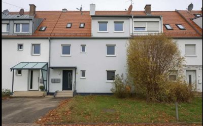 Charmantes Reihenmittelhaus mit drei separaten Wohneinheiten (EG, OG, DG) – Ideal für Kapitalanleger