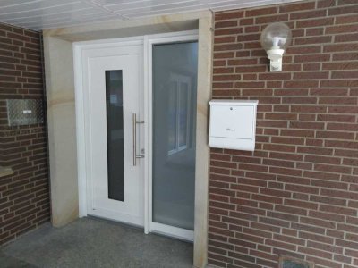 Schöne 4-Raum-Wohnung + Küche  mit Dachterrasse und eigenem Haustüreingang