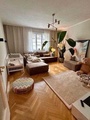 Traumhafte vollständig möblierte 4 Zimmer Wohnung mit Balkon in Schwabing