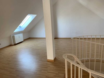 Modernisierte 3-Raum-Wohnung mit Einbauküche in Dietzenbach