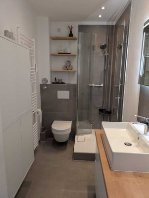 Von privat: Sanierte 2,5-Zimmer-Wohnung mit Balkon und Stellplatz in Top-Lage