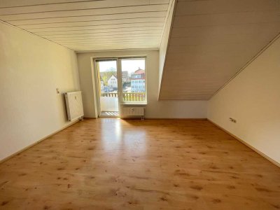 Renovierte Wohnung mit Einbauküche und Balkon