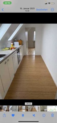 Helle 2-Zimmer-Wohnung, Dachgeschoss, nähe Uni, Dusch-Wannenbad, EBK, Klimaanlage und Balkon