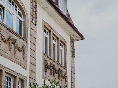 Altbausanierte, denkmalgeschützte Wohnung mit Balkon