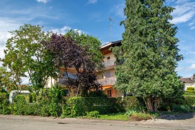 Dachgeschoss mit Charakter – Sonnenbalkon, Gartenidylle und viel Stauraum