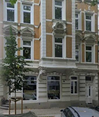 Komplett renovierte Altbau-Perle mit Einbauküche in Toplage zu vermieten.