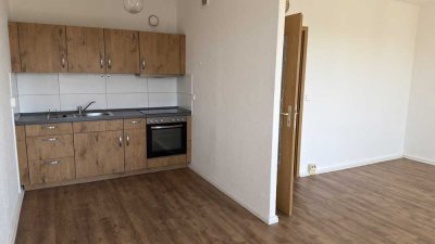 Helle 3-Zimmer-Wohnung mit Balkon undWohnen mit Charakter: 3-Zimmer-Dachgeschosswohnung in Magdeburg