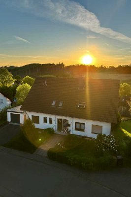 Schöne 4-Zimmer-Dachgeschosswohnung mit Balkon und EBK in Gummersbach