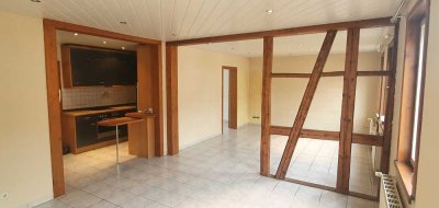 Charmante Etagenwohnung im Altbaustil in ruhiger Lage mit Einbauküche & Tageslicht-Bad