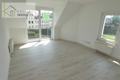 NEU SANIERTE DG-Maisonettewohnung mit sonnigem Balkon und PKW-Stellplatz in Parkhaus/TG