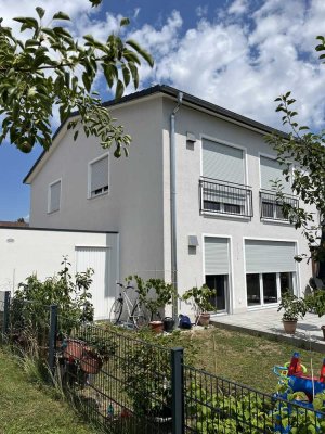 Lichtdurchflutete  Doppelhaushälfte in perfekter Lage