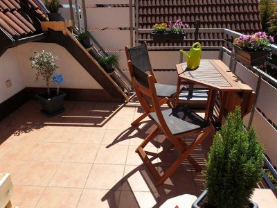 SCHÖNE MAISONETTE WOHNUNG MIT BLICK INS GRÜNE UND BESTER ANBINDUNG. 
Ohne Provision