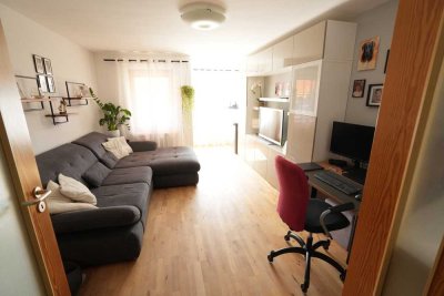 Renoviert und hell in ruhiger und grüner Wohnlage mit schönem Westbalkon!