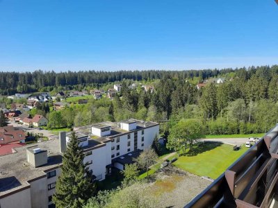 Über den Tannenwipfeln des Naturparks Schwarzwald gelegene 1-Zimmer-Whg. m. Balkon und TG-Stellplatz