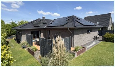 ERDWÄRME: Komfortabler Winkelbungalow Bj 2018 mit PV Anlage in ruhiger Lage 10 Minuten nach Husum!
