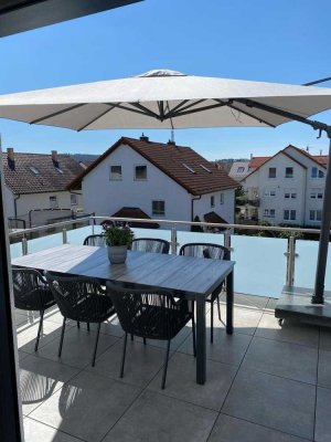 Exklusive, lichtdurchflutete 4-Zimmer-Whg (KfW 55) mit Einbauküche  und großer Dachterrasse