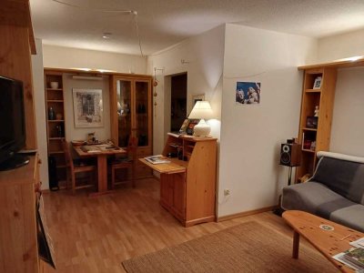 Vollmöblierte 1-Zimmer-Wohnung mit Balkon und EBK in Neutraubling