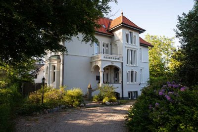 Helle 3 Zi. Wng. in Jugendstil Villa, Garten