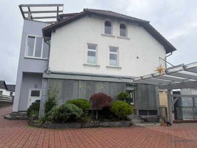 Großzügige Erdgeschosswohnung mit Wintergarten, Terrasse und Sauna - ideal für Familien