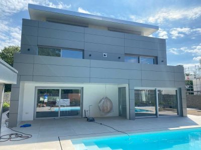 Großzügige Designervilla  zum wohnen und arbeiten in direkter Seelage mit Pool & Spa